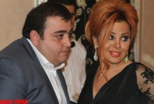 Prikol-taym! Kökəlmək arzusunda olan müğənni teleaparıcıdan imdad dilədi (FOTO)
