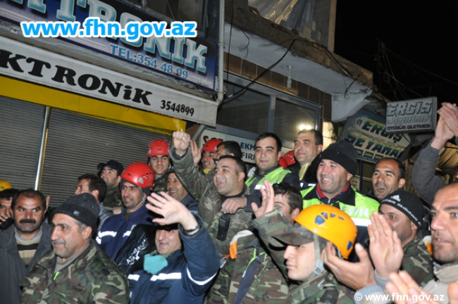 Azərbaycan xilasediciləri Türkiyədə dağıntılar altından daha 6 cəsədi çıxarıblar (FOTO)