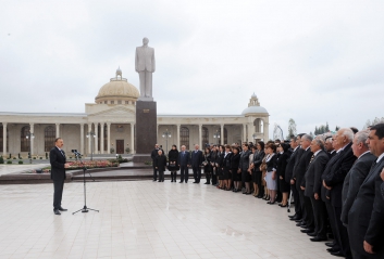 Azərbaycan Prezidenti Ucarda Heydər Əliyev Mərkəzinin açılışında iştirak edib (FOTO)