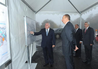 İlham Əliyev Bakı-Şamaxı-Yevlax avtomobil yolunun Muğanlı-Yevlax hissəsində görülən əsaslı işlərlə tanış olub (FOTO)