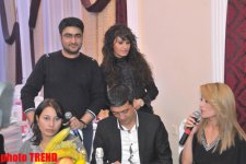 Ulvira Qarayeva toyunda öncə bəyin yerində oturdu, aparıcılıq etdi, daha sonra… (FOTO)