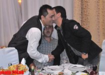 Ulvira Qarayeva toyunda öncə bəyin yerində oturdu, aparıcılıq etdi, daha sonra… (FOTO)