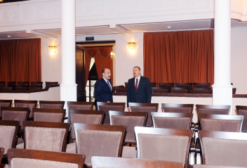 İlham Əliyev Azərbaycan Dövlət Mahnı Teatrının binasının əsaslı bərpa və yenidənqurmadan sonrakı vəziyyəti ilə tanış olub (FOTO)