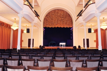 İlham Əliyev Azərbaycan Dövlət Mahnı Teatrının binasının əsaslı bərpa və yenidənqurmadan sonrakı vəziyyəti ilə tanış olub (FOTO)