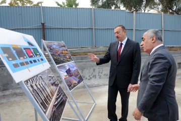İlham Əliyev Dənizkənarı Milli Parkda "Kiçik Venesiya şəhərciyi" adlanan ərazidəki əsaslı yenidənqurma və bərpa işlərinin gedişi ilə tanış olub (FOTO)