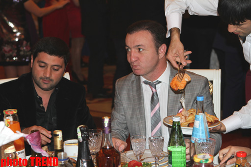 Müasir "Məşədi İbad" viski içən müğənniyə qarşı çıxdı (FOTO)