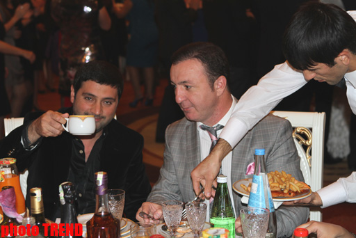 Müasir "Məşədi İbad" viski içən müğənniyə qarşı çıxdı (FOTO)