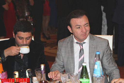 Müasir "Məşədi İbad" viski içən müğənniyə qarşı çıxdı (FOTO)