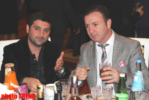 Müasir "Məşədi İbad" viski içən müğənniyə qarşı çıxdı (FOTO)