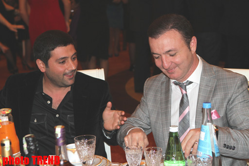 Müasir "Məşədi İbad" viski içən müğənniyə qarşı çıxdı (FOTO)