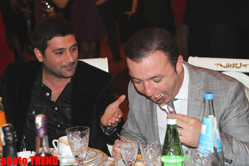 Müasir "Məşədi İbad" viski içən müğənniyə qarşı çıxdı (FOTO)