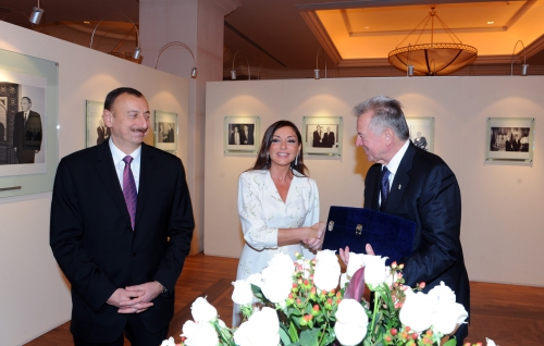 Macarıstan Prezidenti Heydər Əliyev Fondunda olub (FOTO)