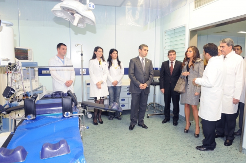 Heydər Əliyev Fondunun vitse-prezidenti Leyla Əliyeva Cərrahiyyə və Orqan Transplantologiya Mərkəzində yaradılan şəraitlə tanış olub (FOTO)