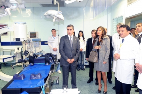 Heydər Əliyev Fondunun vitse-prezidenti Leyla Əliyeva Cərrahiyyə və Orqan Transplantologiya Mərkəzində yaradılan şəraitlə tanış olub (FOTO)