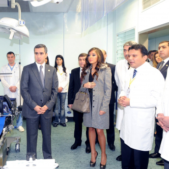 Heydər Əliyev Fondunun vitse-prezidenti Leyla Əliyeva Cərrahiyyə və Orqan Transplantologiya Mərkəzində yaradılan şəraitlə tanış olub (FOTO)