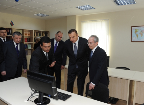 İlham Əliyev Oğuz rayon məhkəməsinin inzibati binasının açılışında iştirak edib (FOTO)