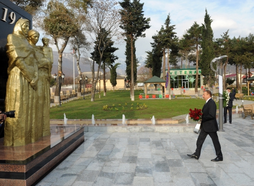 İlham Əliyev Oğuz rayonunda Qəhrəmanlar parkının açılışında iştirak edib (FOTO)