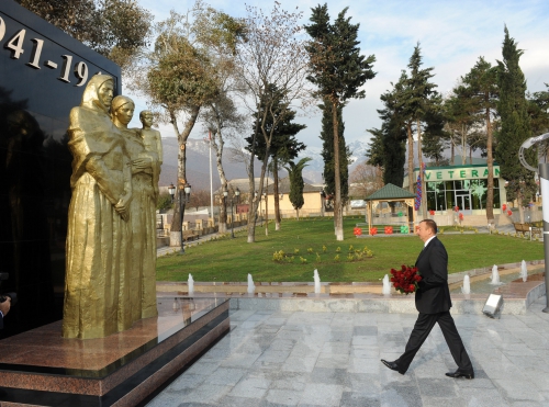 İlham Əliyev Oğuz rayonunda Qəhrəmanlar parkının açılışında iştirak edib (FOTO)