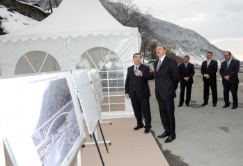 İlham Əliyev Qax rayonuna səfəri çərçivəsində yeni körpünün açılışında iştirak edib (FOTO)