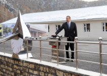 İlham Əliyev Qax şəhərində,Qaxingiloy və Qaxbaş kəndlərində yenidən qurulan su-kanalizasiya sisteminin təməlqoyma mərasimində iştirak edib (FOTO)