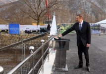 İlham Əliyev Qax şəhərində,Qaxingiloy və Qaxbaş kəndlərində yenidən qurulan su-kanalizasiya sisteminin təməlqoyma mərasimində iştirak edib (FOTO)
