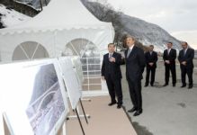 İlham Əliyev Qax rayonuna səfəri çərçivəsində yeni körpünün açılışında iştirak edib (FOTO)