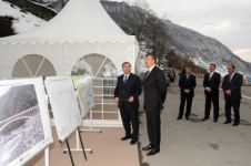 İlham Əliyev Qax rayonuna səfəri çərçivəsində yeni körpünün açılışında iştirak edib (FOTO)