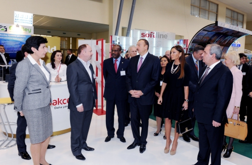 Azərbaycan Prezidenti və xanımı "BakuTel-2011" XVII Beynəlxalq telekommunikasiya və informasiya texnologiyaları sərgisi ilə tanış olublar (FOTO)(ƏLAVƏ OLUNUB)