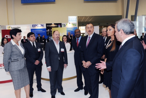 Azərbaycan Prezidenti və xanımı "BakuTel-2011" XVII Beynəlxalq telekommunikasiya və informasiya texnologiyaları sərgisi ilə tanış olublar (FOTO)(ƏLAVƏ OLUNUB)