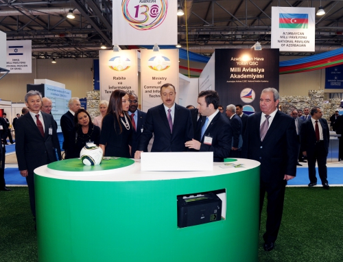 Azərbaycan Prezidenti və xanımı "BakuTel-2011" XVII Beynəlxalq telekommunikasiya və informasiya texnologiyaları sərgisi ilə tanış olublar (FOTO)(ƏLAVƏ OLUNUB)
