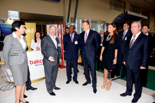 Azərbaycan Prezidenti və xanımı "BakuTel-2011" XVII Beynəlxalq telekommunikasiya və informasiya texnologiyaları sərgisi ilə tanış olublar (FOTO)(ƏLAVƏ OLUNUB)