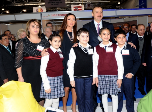 Azərbaycan Prezidenti və xanımı "BakuTel-2011" XVII Beynəlxalq telekommunikasiya və informasiya texnologiyaları sərgisi ilə tanış olublar (FOTO)(ƏLAVƏ OLUNUB)