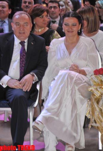 Türkiyənin şou-ulduzları Azərbaycanda mükafat aldılar (FOTO)