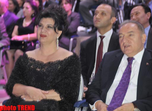 Türkiyənin şou-ulduzları Azərbaycanda mükafat aldılar (FOTO)