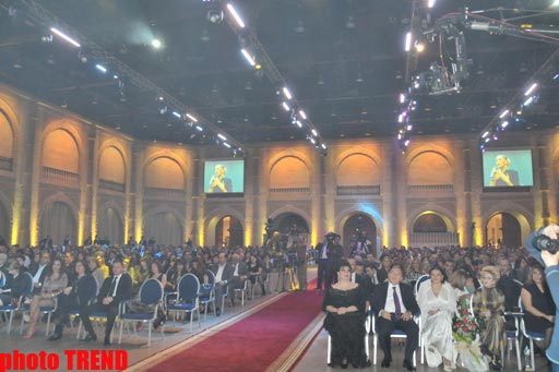 Türkiyənin şou-ulduzları Azərbaycanda mükafat aldılar (FOTO)