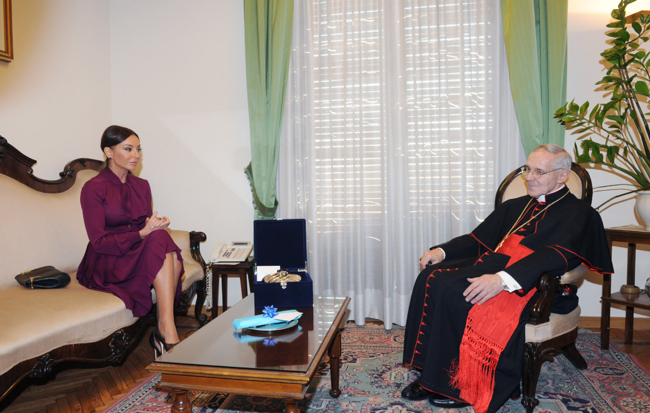 Azərbaycanın birinci xanımı Vatikanın dinlərarası dialoq naziri ilə görüşüb (FOTO)