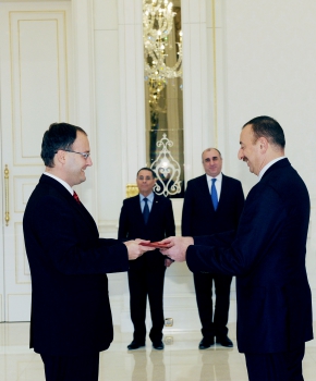 İlham Əliyev Rumıniyanın Azərbaycanda yeni təyin olunmuş səfirini qəbul edib