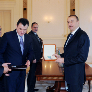 Azərbaycan Prezidentinə "Həştərxan şəhərinin fəxri vətəndaşı" diplomu və medalı təqdim edilib (FOTO)