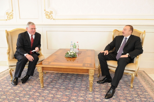 İlham Əliyev bir sıra xarici ölkələrin Azəbaycandakı səfirlərinin etimadnamələrini qəbul edib (FOTO)