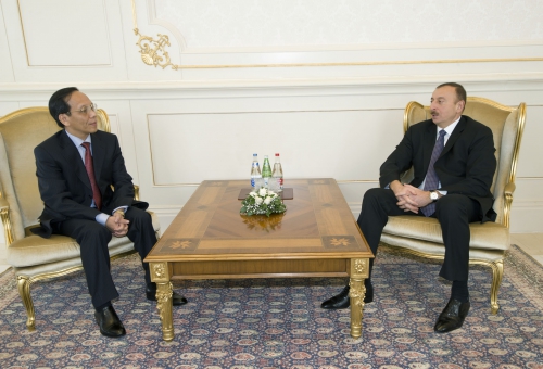 İlham Əliyev bir sıra xarici ölkələrin Azəbaycandakı səfirlərinin etimadnamələrini qəbul edib (FOTO)