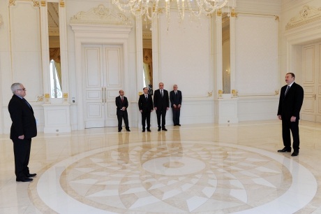 İlham Əliyev bir sıra xarici ölkələrin Azəbaycandakı səfirlərinin etimadnamələrini qəbul edib (FOTO)