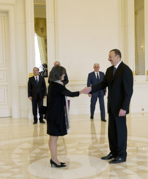 İlham Əliyev bir sıra xarici ölkələrin Azəbaycandakı səfirlərinin etimadnamələrini qəbul edib (FOTO)