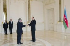 İlham Əliyev bir sıra xarici ölkələrin Azəbaycandakı səfirlərinin etimadnamələrini qəbul edib (FOTO)