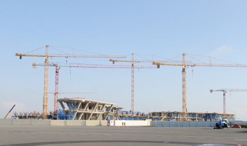 İlham Əliyev Heydər Əliyev Beynəlxalq Aeroportunda yeni aerovağzal kompleksində aparılan inşaat işlərinin gedişi ilə tanış olub (FOTO)