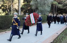 Azərbaycan Prezidenti İlham Əliyev ümummilli lider Heydər Əliyevin məzarını ziyarət edib (ƏLAVƏ OLUNUB) (FOTO)