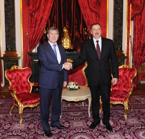 İlham Əliyev Almazbek Atambayevlə görüşüb
