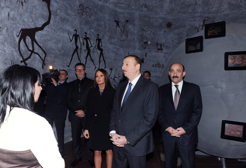 Azərbaycan Prezidenti və xanımı Qobustan muzeyinin açılışında iştirak ediblər (FOTO)