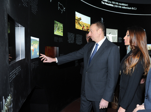 Azərbaycan Prezidenti və xanımı Qobustan muzeyinin açılışında iştirak ediblər (FOTO)