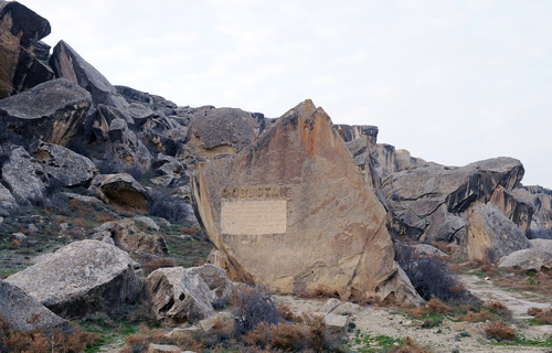 Azərbaycan Prezidenti və xanımı Qobustan muzeyinin açılışında iştirak ediblər (FOTO)
