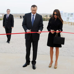 Azərbaycan Prezidenti və xanımı Qobustan muzeyinin açılışında iştirak ediblər (FOTO)